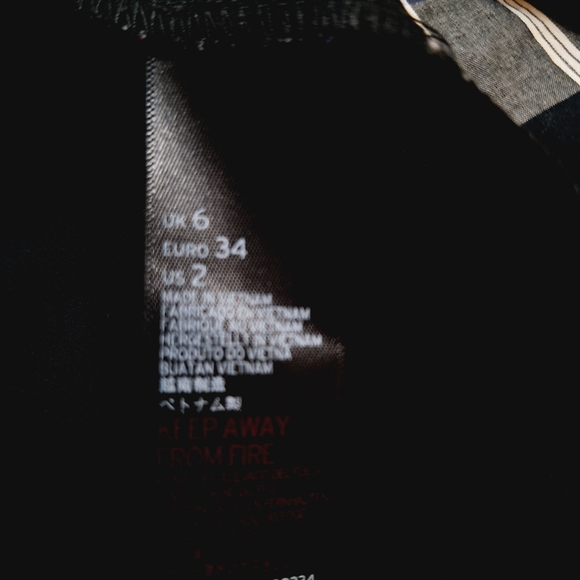 TOPSHOP Plunge V-Neck Black Strappy Spaghetti Strap Size 2 camisole Top - Picture 8 of 9